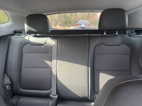 Used 2025 Chevrolet Trax LT image 36