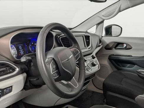Used 2023 Chrysler Voyager LX image 24