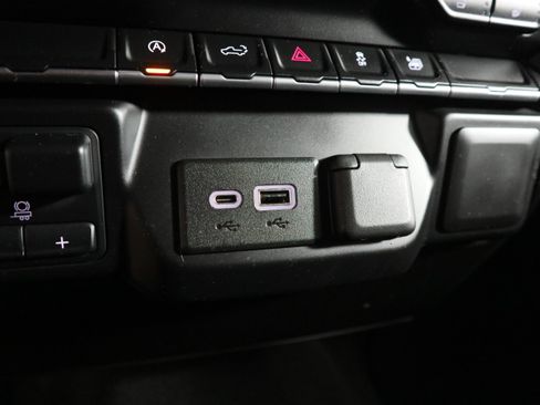 Used 2021 Chevrolet Silverado 1500 LT image 29