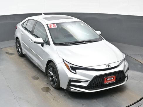 Used 2025 Toyota Corolla SE w/ SE Premium Package image 35