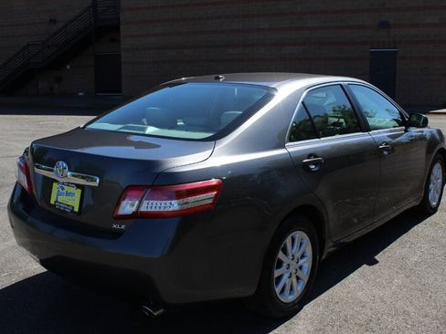 Used 2011 Toyota Camry XLE w/ XLE Extra-Value Pkg #2 FWD image 4