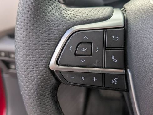 Used 2024 Toyota Sienna Limited image 32