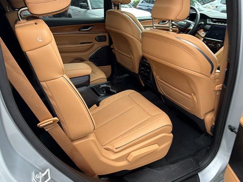 Certified 2025 Jeep Grand Cherokee L Summit AWD/4WD image 22