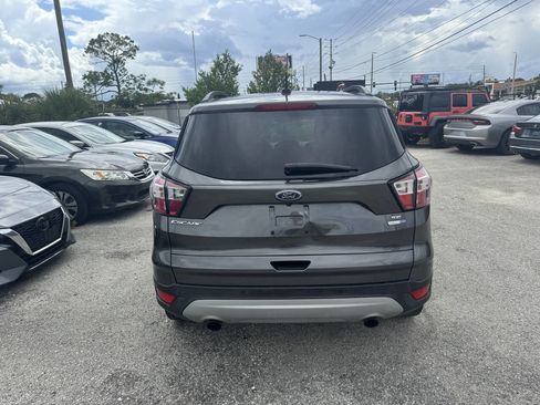 Used 2018 Ford Escape SE image 13