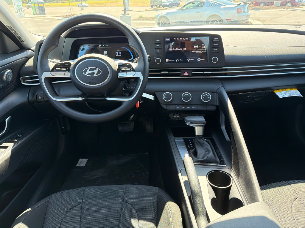 New 2026 Hyundai Elantra SE FWD image 23