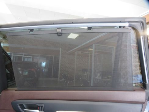 Used 2021 Toyota Highlander XLE FWD image 23