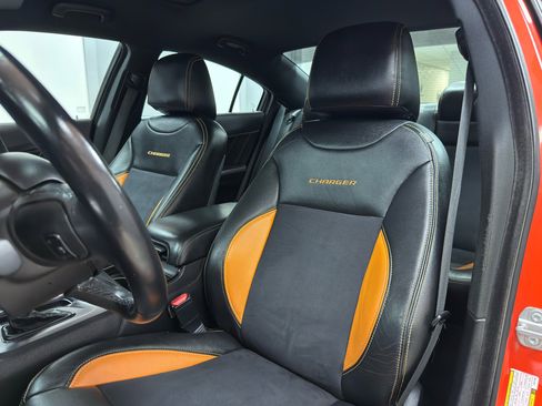 Used 2018 Dodge Charger SXT w/ Blacktop Package image 11