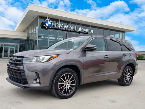 Used 2017 Toyota Highlander SE image 1