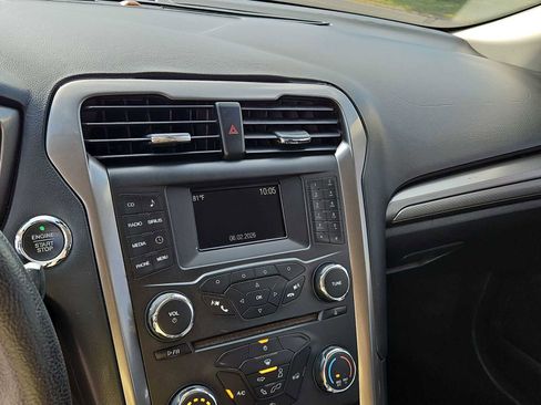 Used 2018 Ford Fusion SE FWD image 24