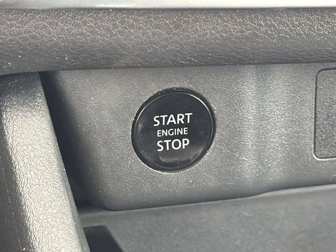 Used 2024 Nissan Rogue S AWD/4WD image 8