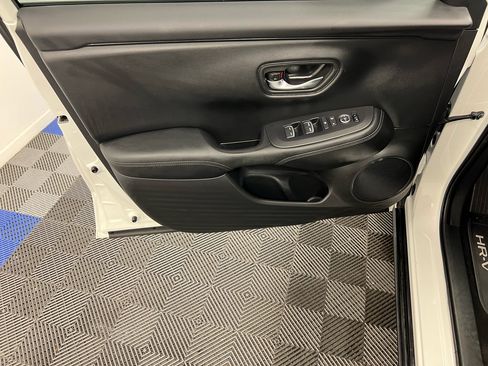Used 2025 Honda HR-V EX-L image 5