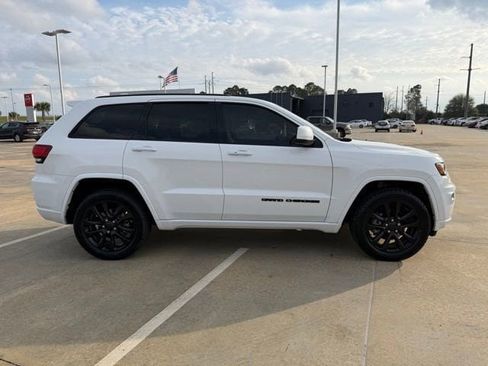 Used 2020 Jeep Grand Cherokee Altitude image 6