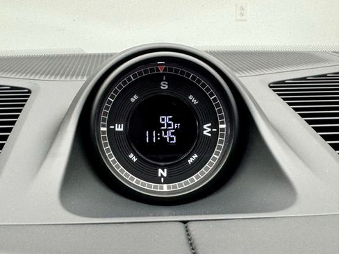 Used 2025 Porsche Cayenne image 12