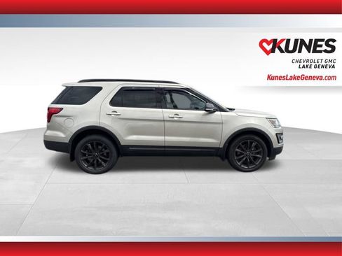 Used 2017 Ford Explorer XLT w/ Equipment Group 202A AWD/4WD image 3