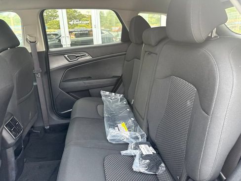 Used 2023 Kia Sportage LX FWD image 15