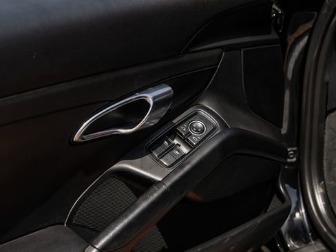 Used 2019 Porsche 718 Cayman RWD image 32
