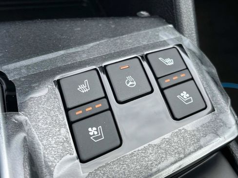 New 2025 Kia Sportage SX FWD image 32