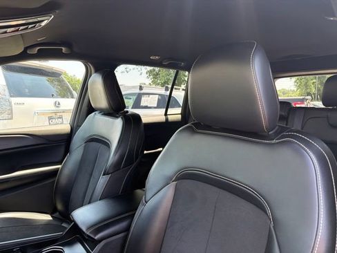 Used 2024 Jeep Grand Cherokee Altitude AWD/4WD image 24