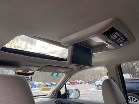 Used 2017 Honda Pilot Touring image 17