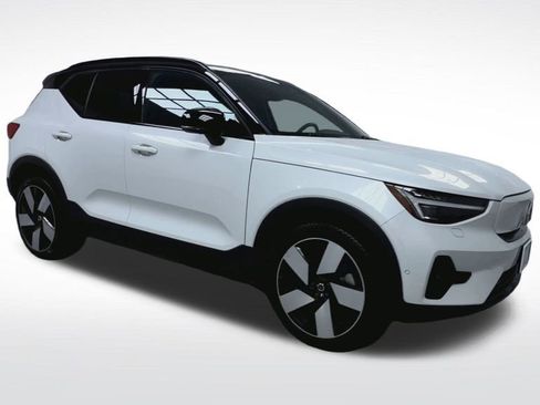 Used 2023 Volvo XC40 Recharge Ultimate image 18