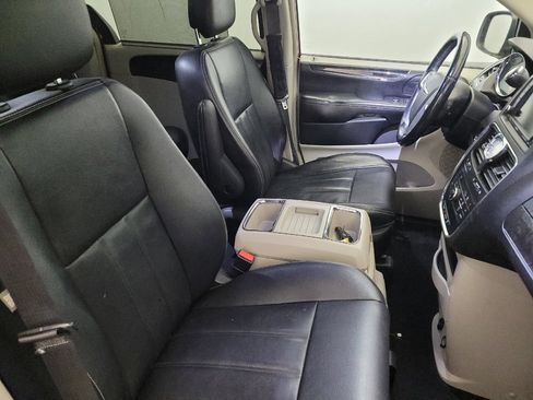 Used 2014 Chrysler Town & Country Touring w/ Driver Convenience Group image 21