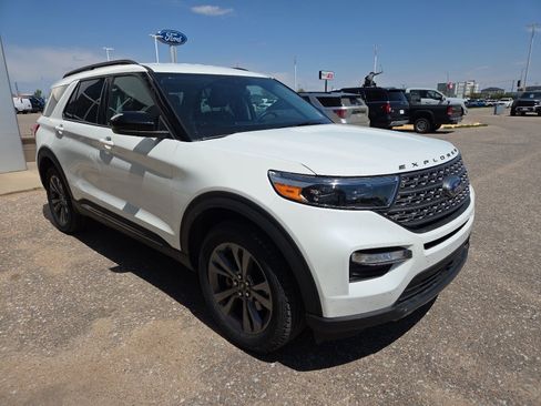 Used 2023 Ford Explorer XLT w/ Equipment Group 202A AWD/4WD image 7