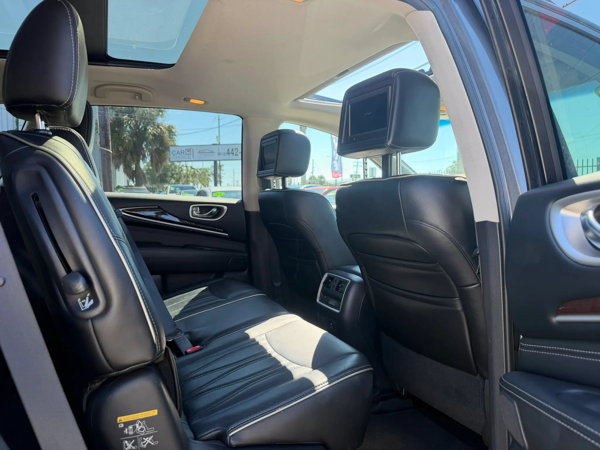 Used 2016 INFINITI QX60 Luxe w/ Deluxe Technology Package AWD/4WD image 13