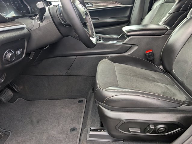 Used 2026 Jeep Grand Cherokee Altitude RWD image 15