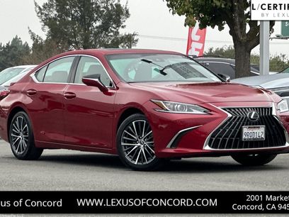 Used 2025 Lexus ES 300h w/ Premium Package