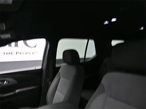 Used 2023 Chevrolet Traverse LT image 17