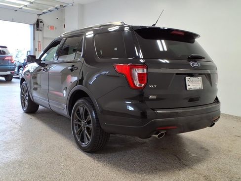 Used 2019 Ford Explorer XLT w/ Equipment Group 202A image 6