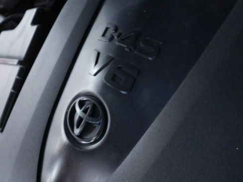 Used 2021 Toyota Tacoma Limited image 8