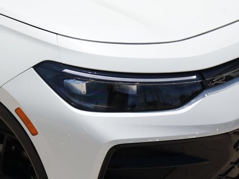 New 2026 Volkswagen Tiguan SE R-Line FWD image 2