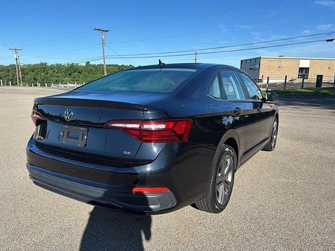 Used 2024 Volkswagen Jetta SE FWD image 4