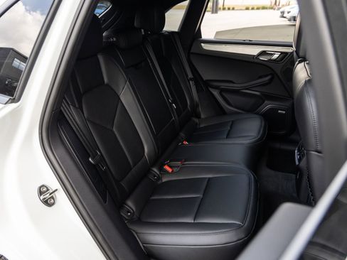 Certified 2026 Porsche Macan AWD/4WD image 40