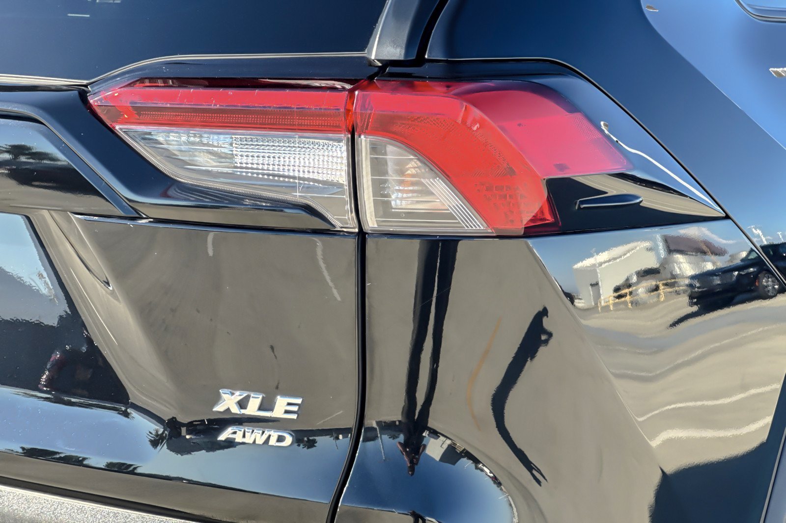 Certified 2020 Toyota RAV4 XLE Premium AWD/4WD image 26