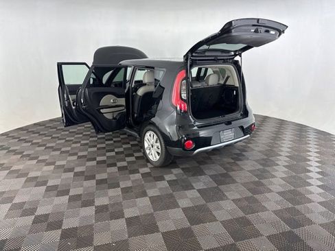 Used 2017 Kia Soul + w/ Primo Package FWD image 16