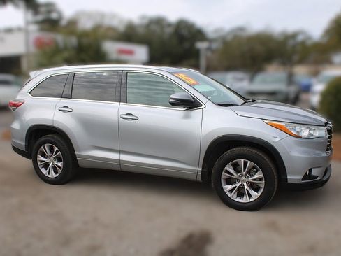 Used 2015 Toyota Highlander XLE image 5