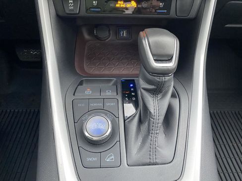 Used 2025 Toyota RAV4 Limited w/ Weather Package image 28