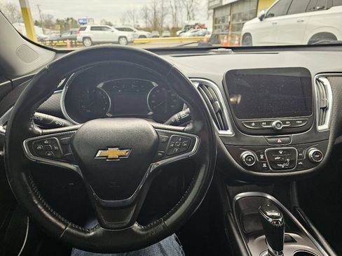Used 2017 Chevrolet Malibu LT image 21