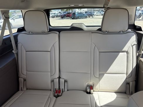 Used 2024 GMC Yukon XL Denali w/ Advanced Technology Package AWD/4WD image 19