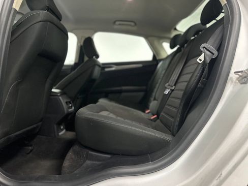 Used 2020 Ford Fusion SE FWD image 18