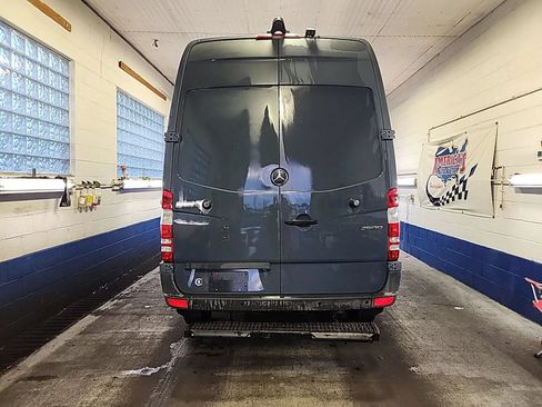 Used 2018 Mercedes-Benz Sprinter 2500 image 3