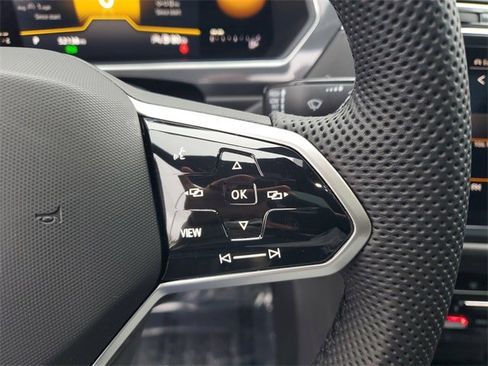 Certified 2022 Volkswagen Tiguan SE R-Line image 23