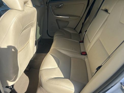 Used 2015 Volvo XC60 T6 Premier Plus image 16