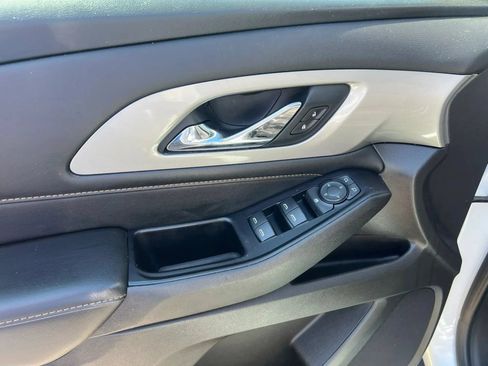 Used 2019 Chevrolet Traverse LS FWD image 12