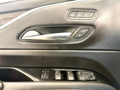 Used 2023 Cadillac Escalade ESV Premium Luxury Platinum image 9