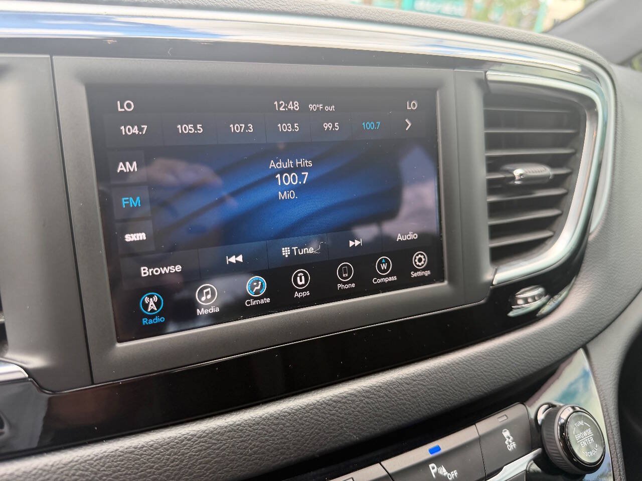Used 2020 Chrysler Pacifica Touring w/ S Appearance Package FWD image 6