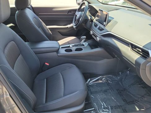 Used 2025 Nissan Altima 2.5 S FWD image 18