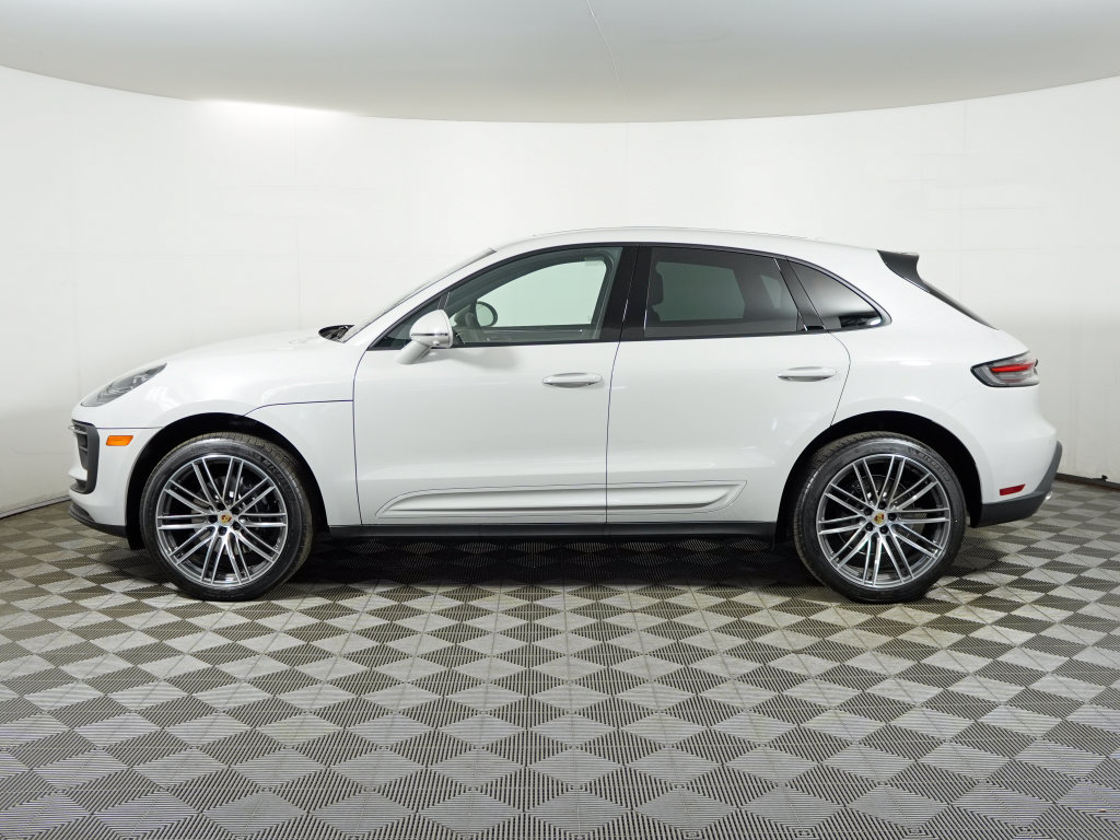 Used 2026 Porsche Macan AWD/4WD image 2